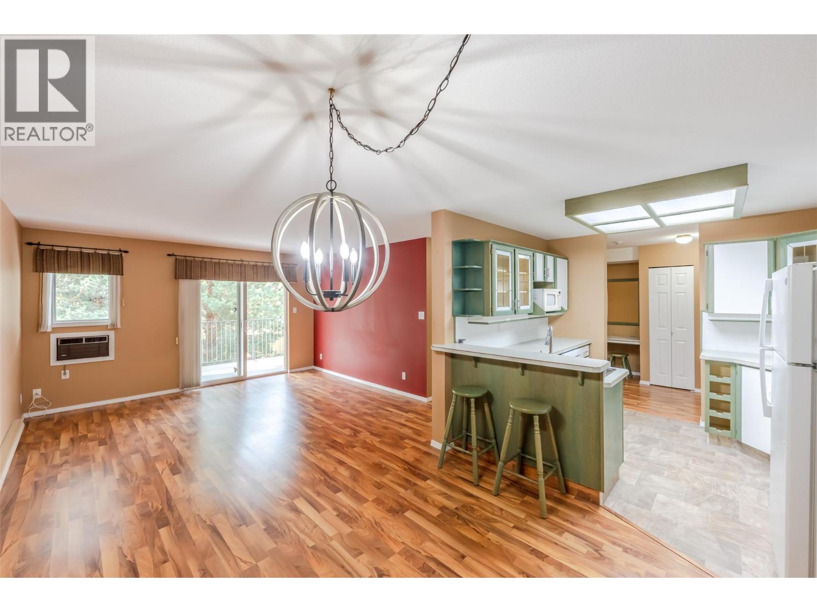 #203 3426 Hemlock Street - 9