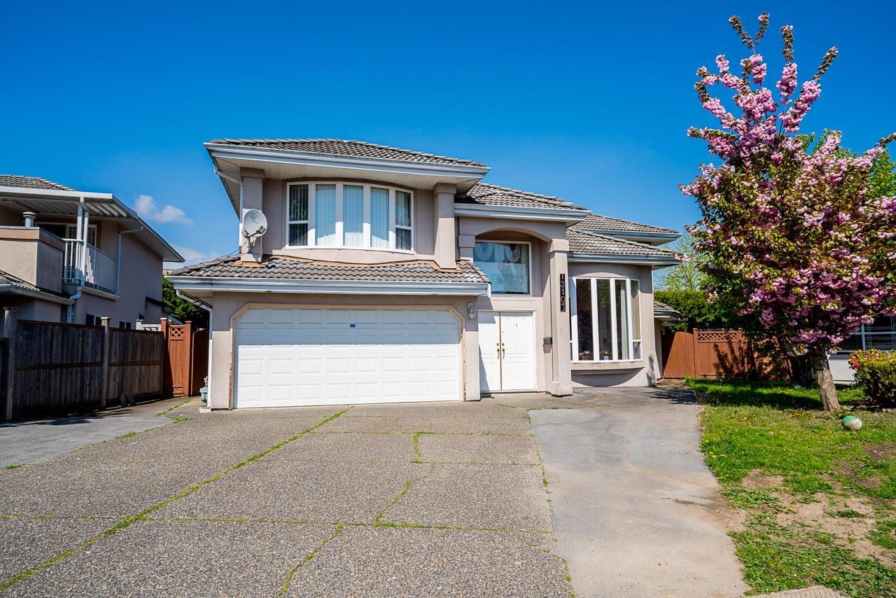 6 Bed, 4 Bath House for Sale in Surrey – 13107 74 AVENUE, Surrey – MLS# R3115167 - Image 3