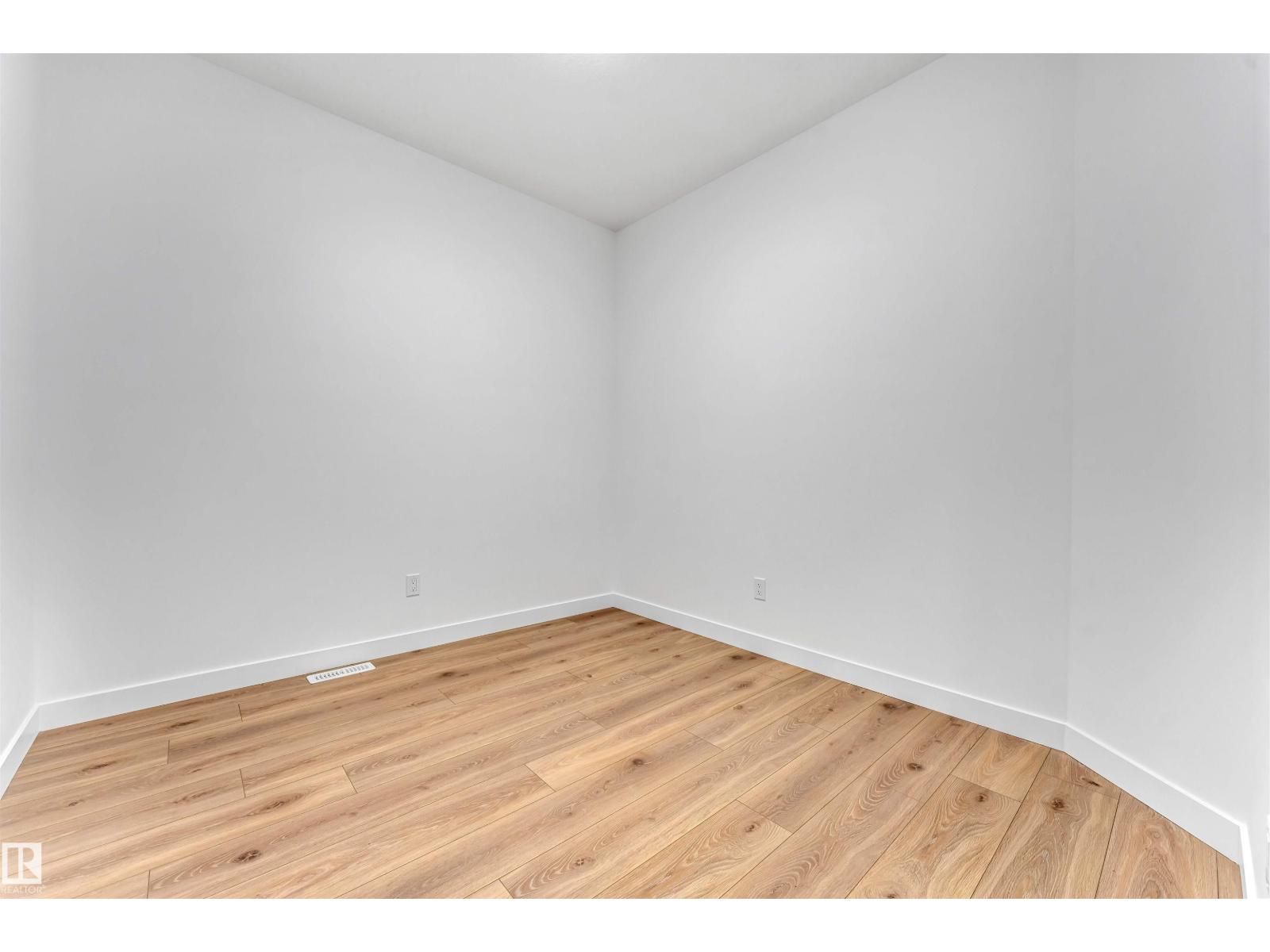 1972 210 ST NW - 13