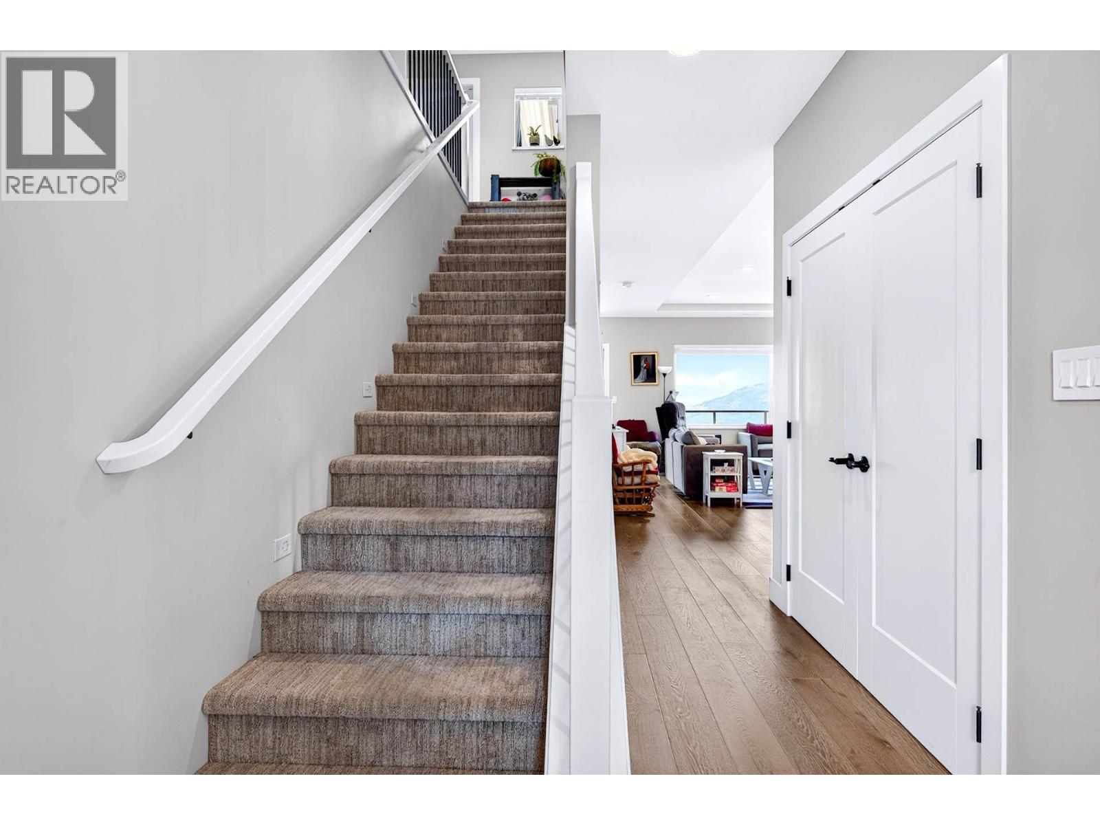 #12 2171 Van Horne Drive - 19