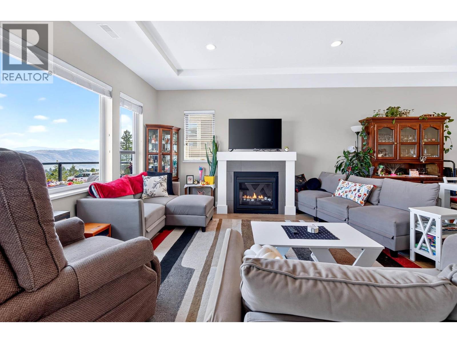 #12 2171 Van Horne Drive - 14
