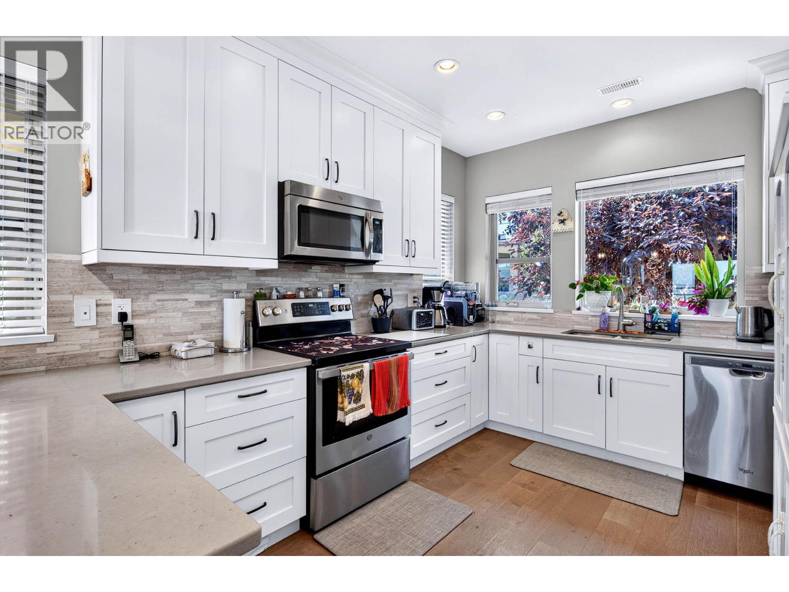 #12 2171 Van Horne Drive - 10