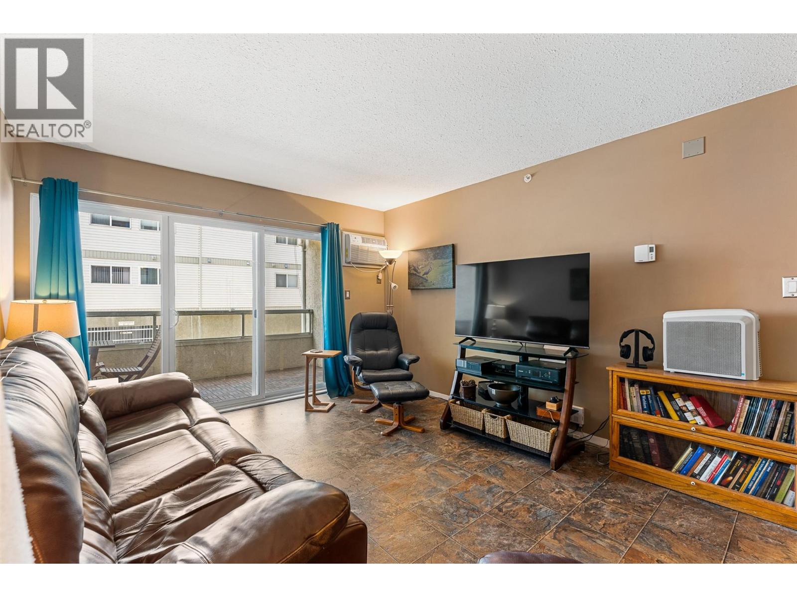 #205 284 Yortkon Avenue - 11