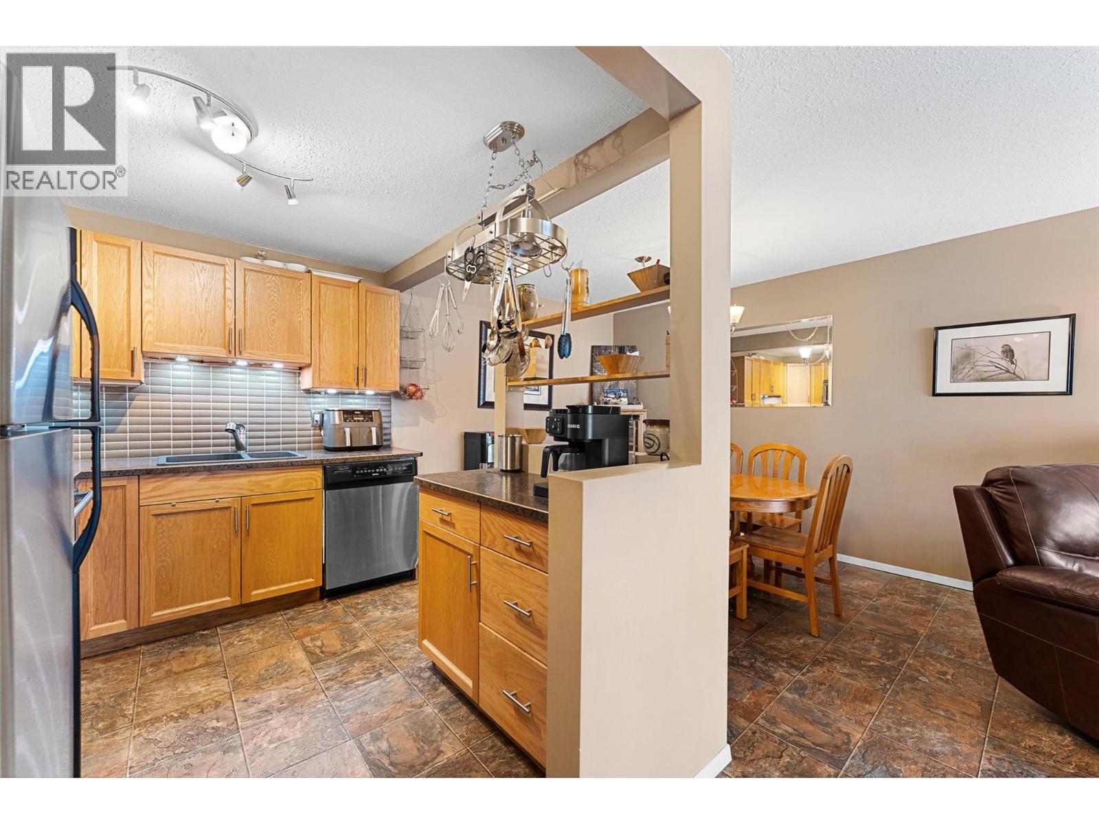 #205 284 Yortkon Avenue - 4