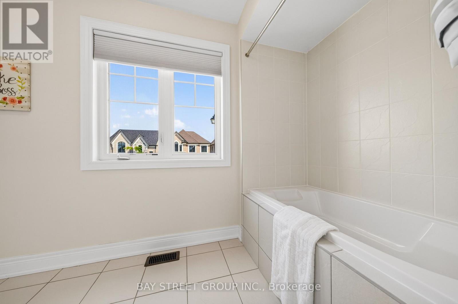 31 WOODGATE PINES DRIVE - Image 34