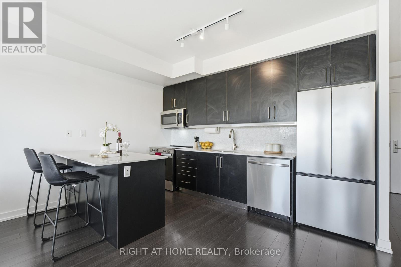 #411 5101 DUNDAS STREET W - Image 12