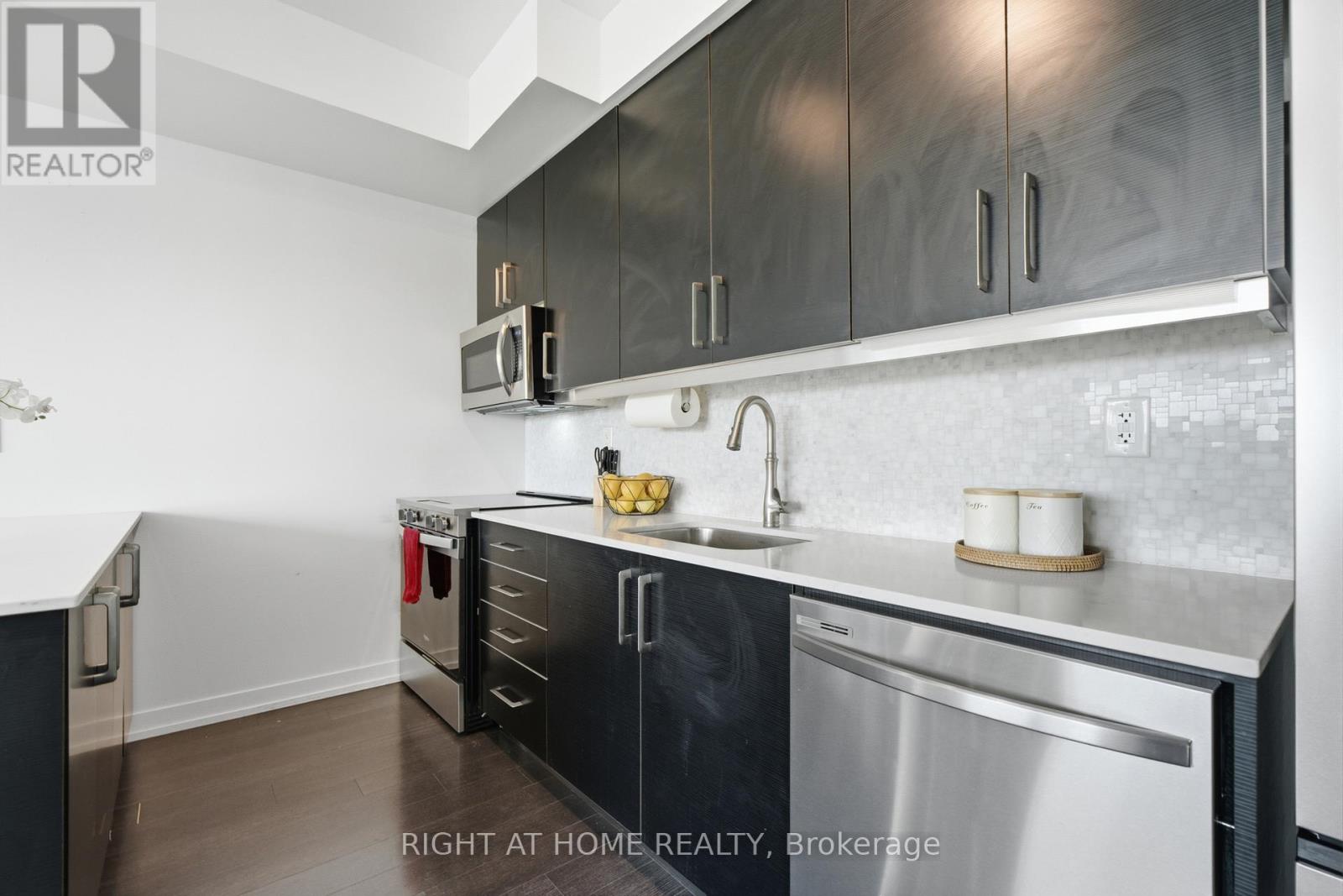 #411 5101 DUNDAS STREET W - Image 14