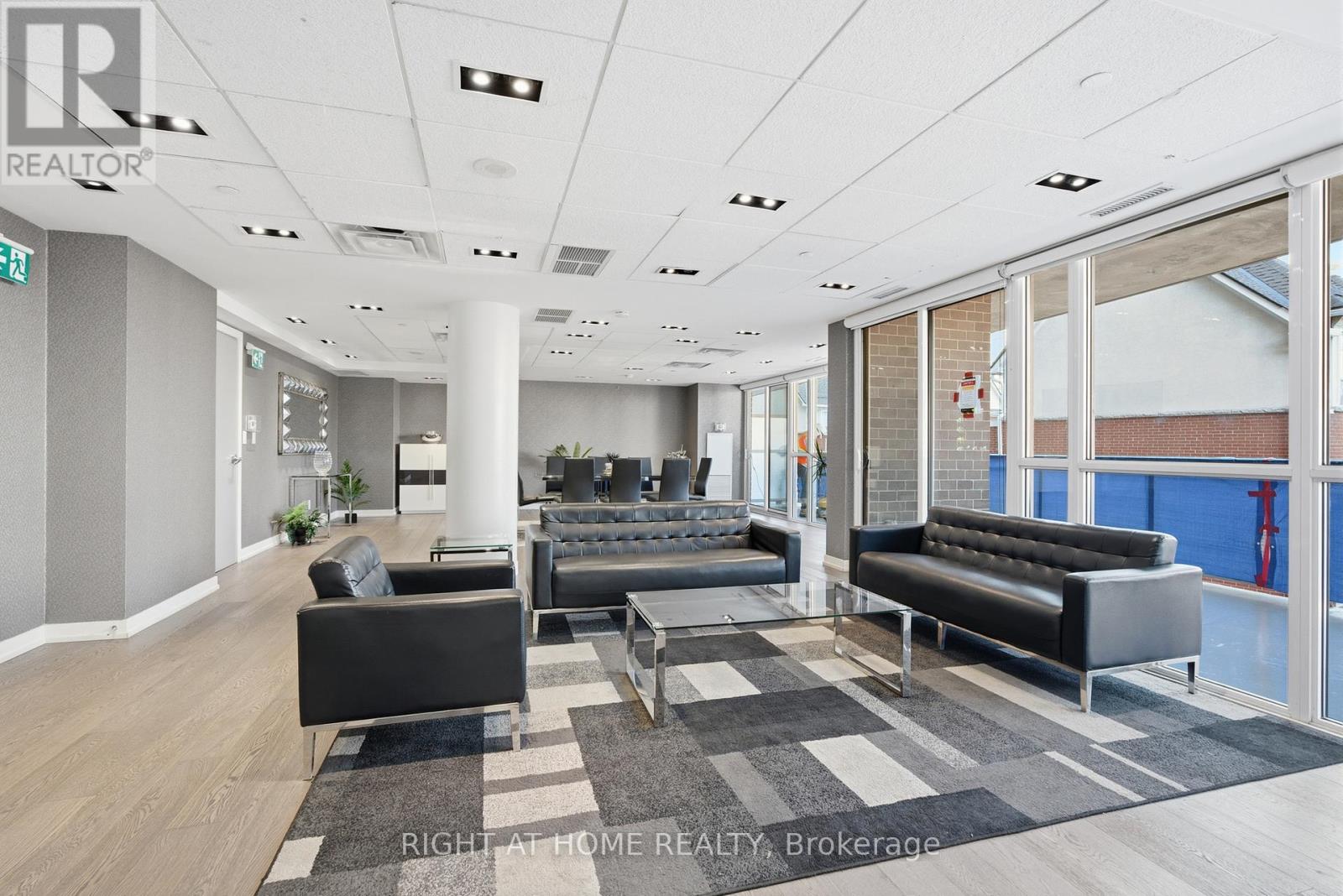 #411 5101 DUNDAS STREET W - 32