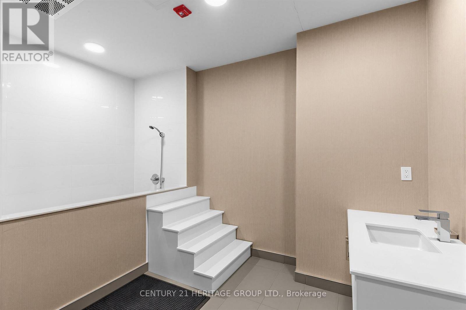 #212 50 ANN STREET - Image 27