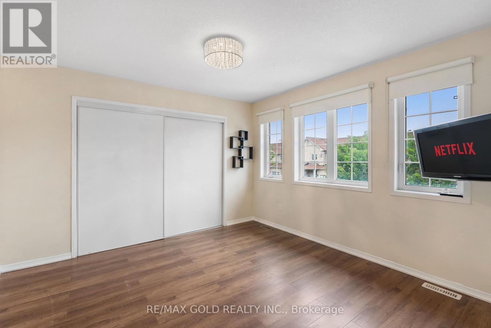 54 SUGARBERRY DRIVE - 18