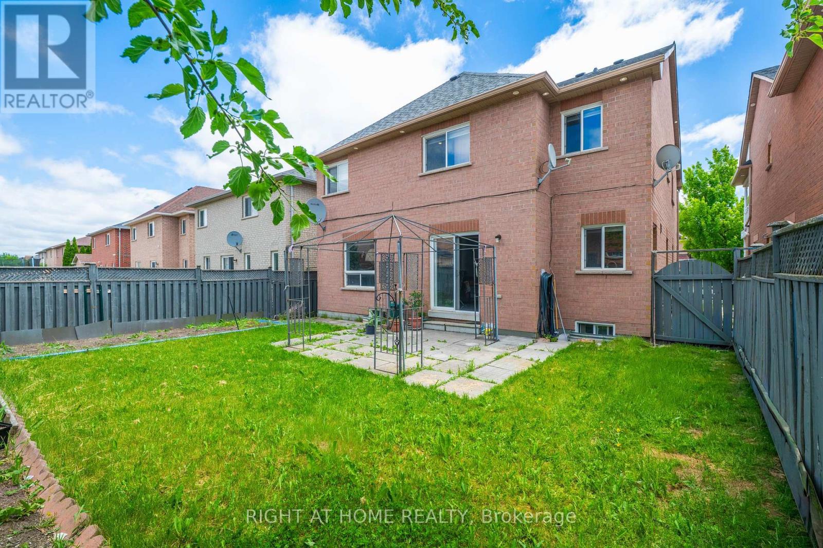 86 WHITEHOUSE CRESCENT - Image 36