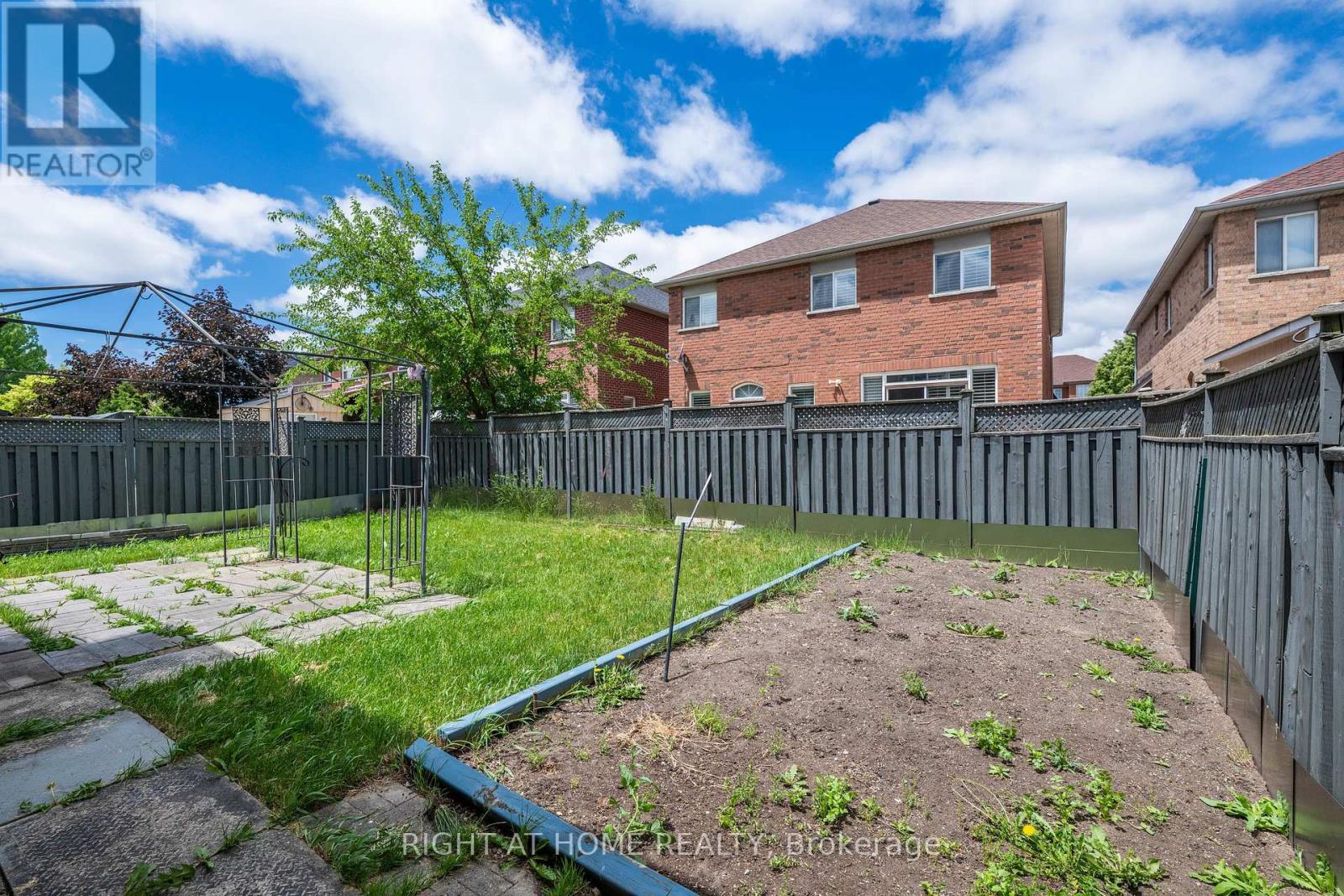 86 WHITEHOUSE CRESCENT - 37