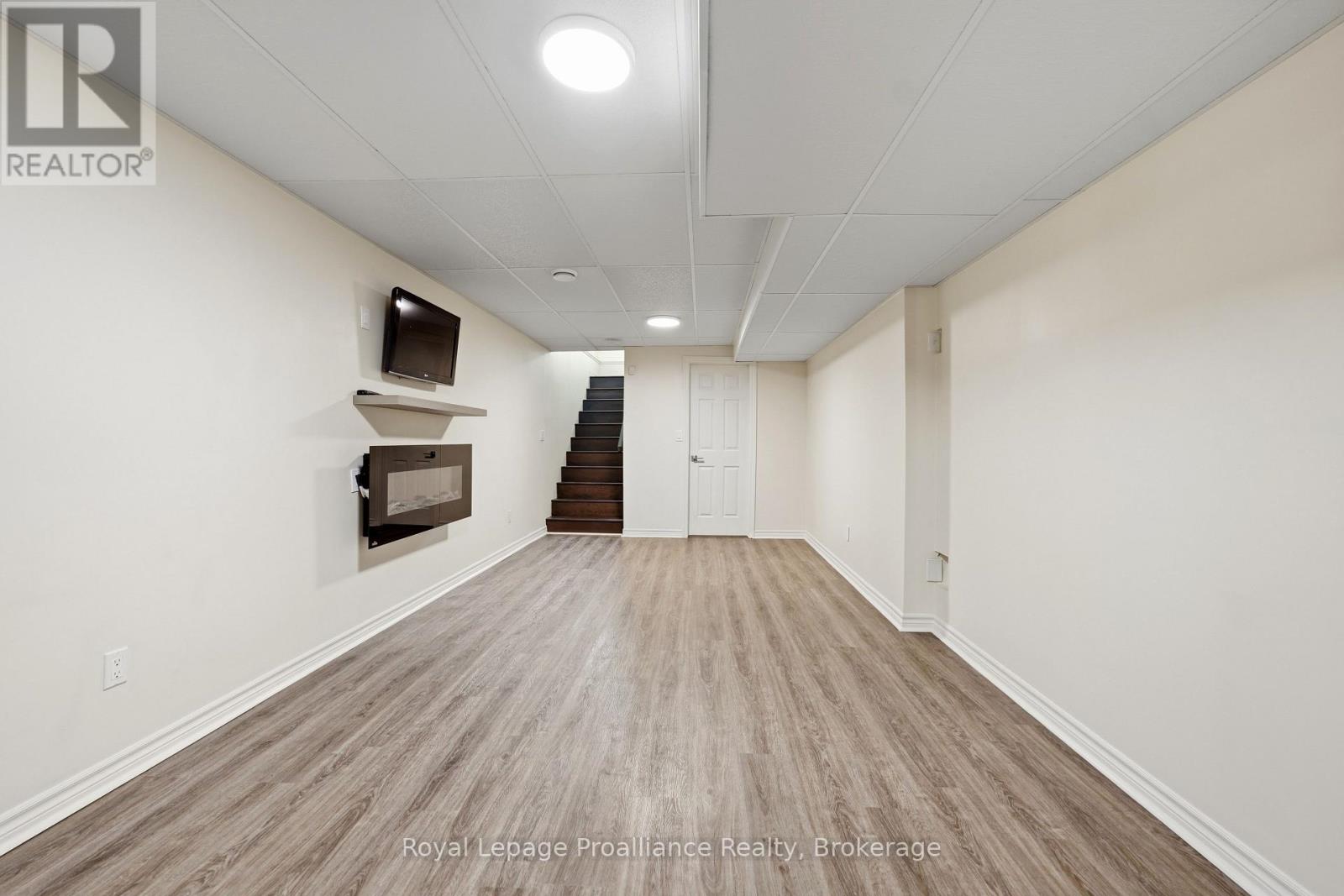 17 ALDER COURT - 25