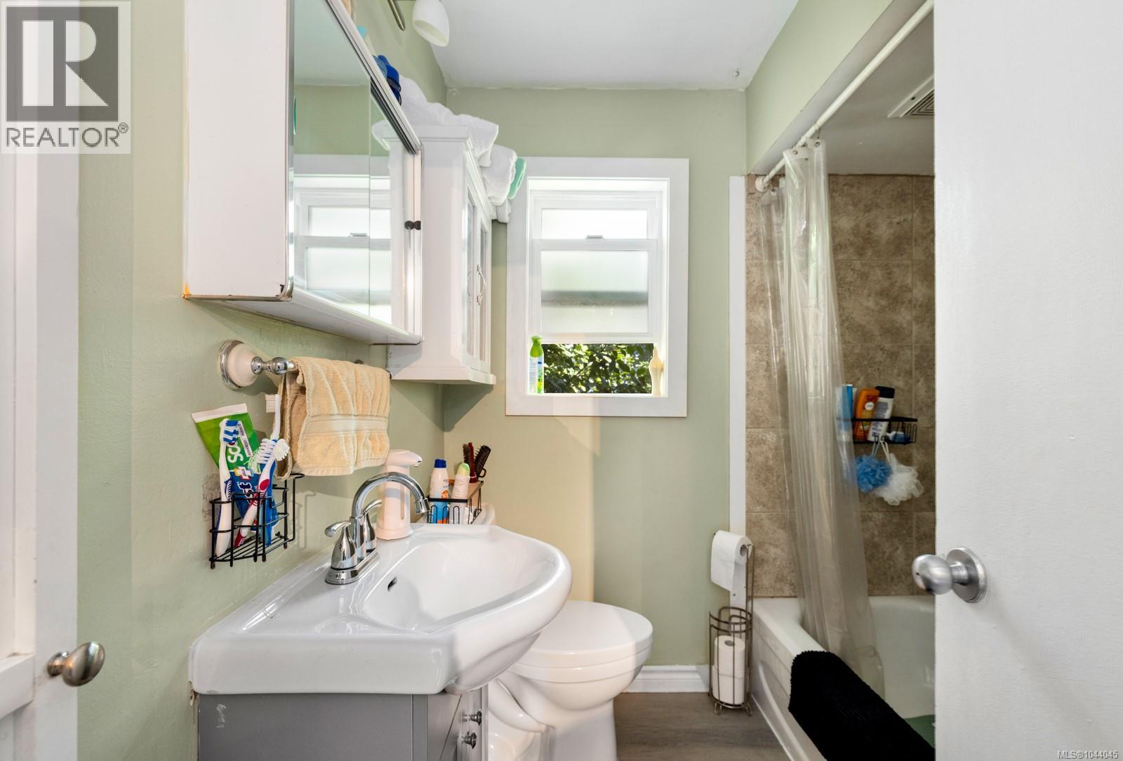 461 Howard Ave - 18