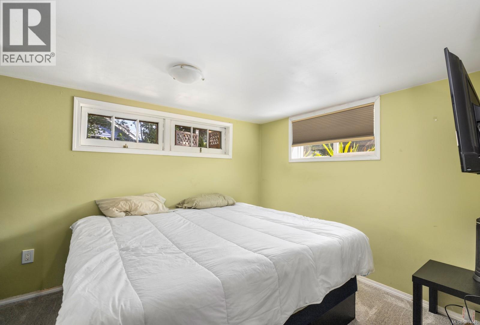 461 Howard Ave - 22
