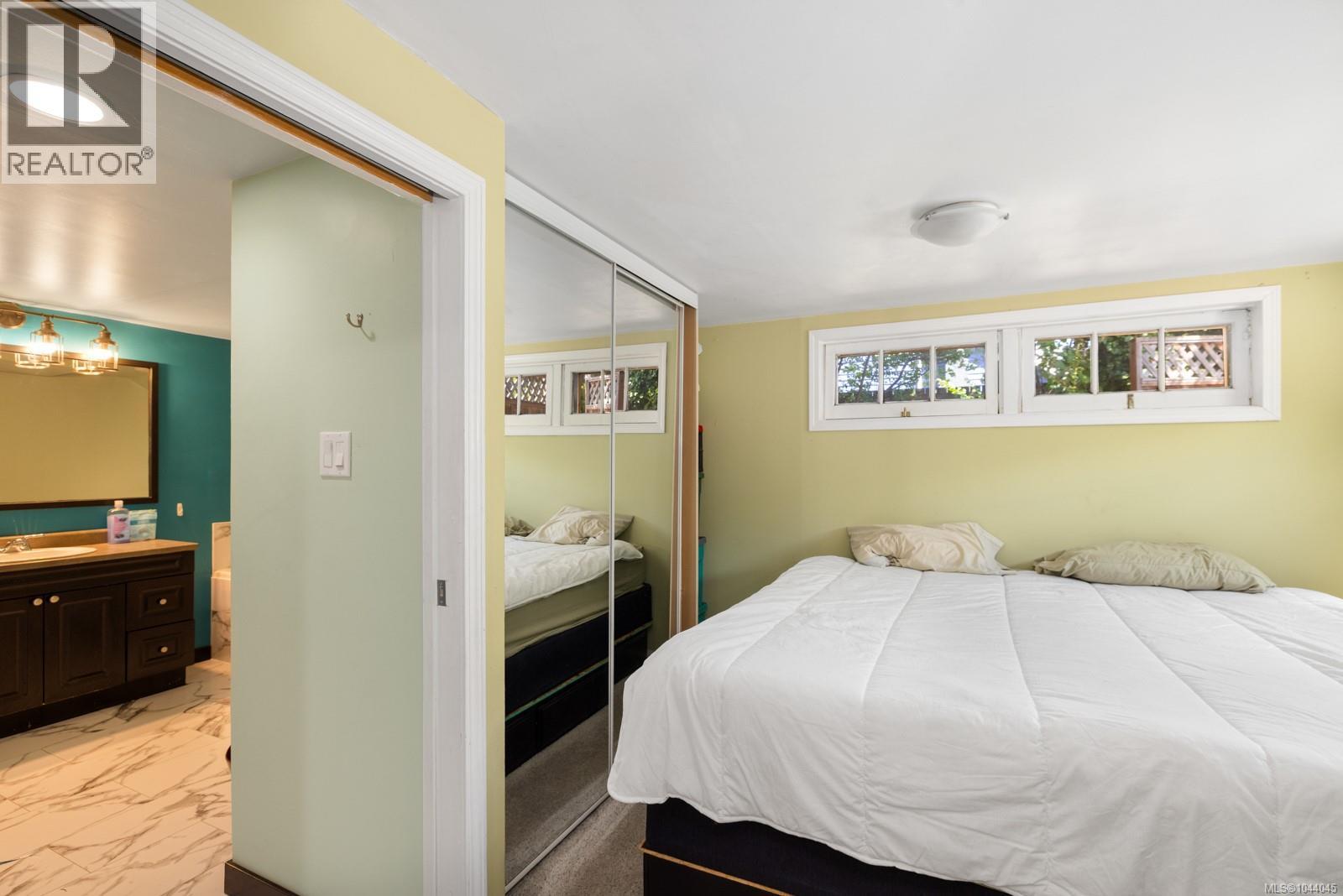 461 Howard Ave - 23