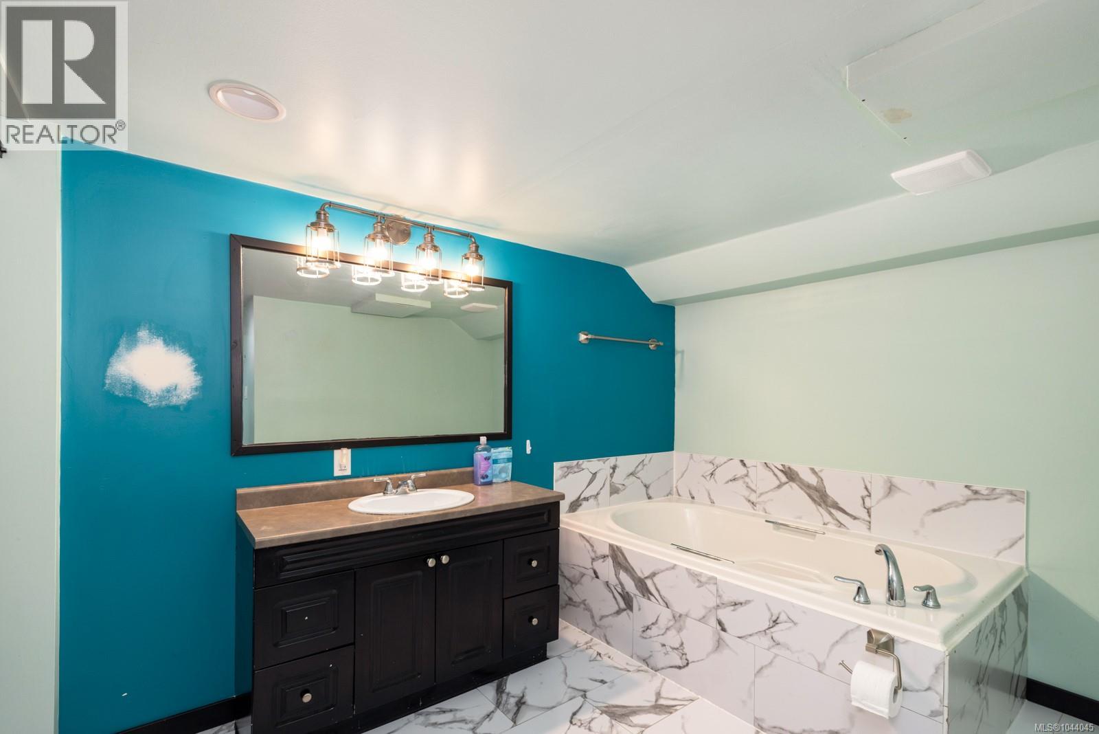 461 Howard Ave - 24