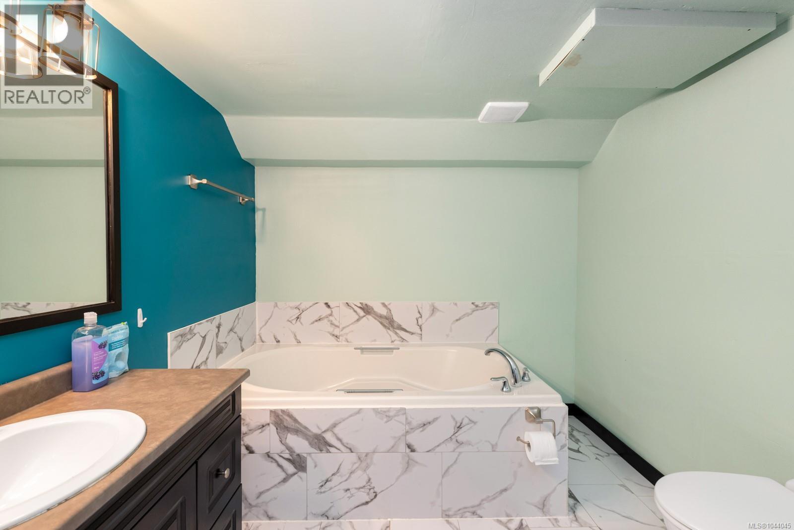 461 Howard Ave - 25