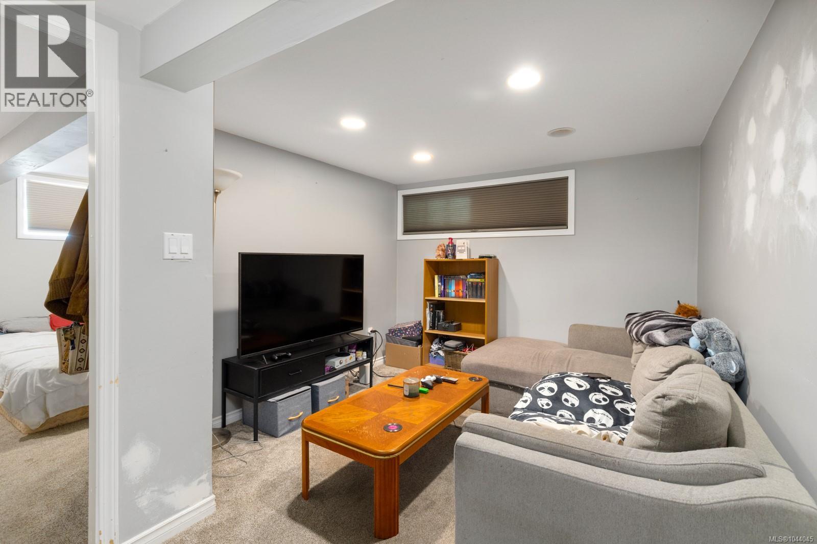 461 Howard Ave - 28