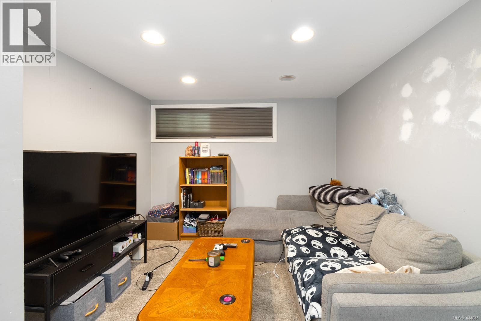 461 Howard Ave - 29