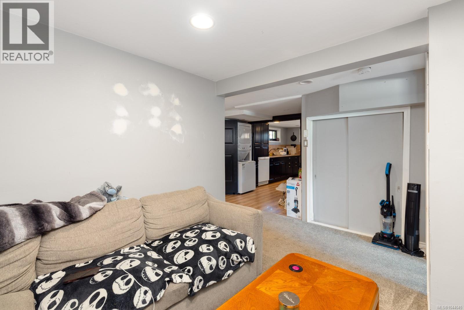 461 Howard Ave - 32