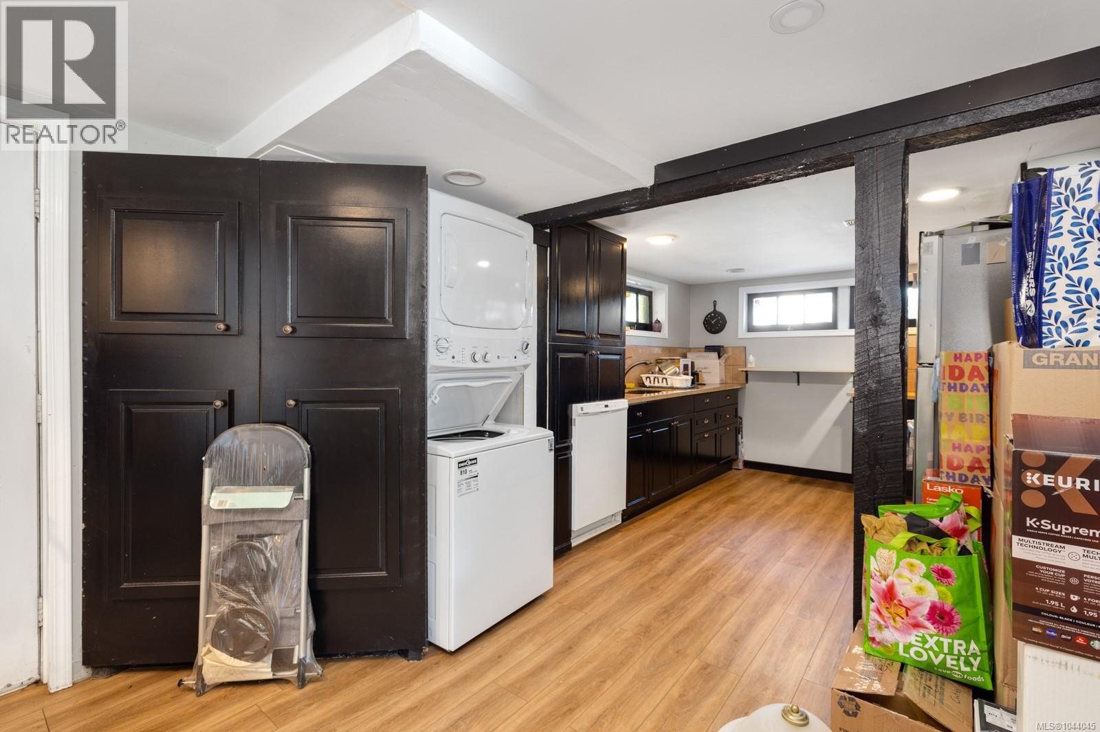 461 Howard Ave - 33