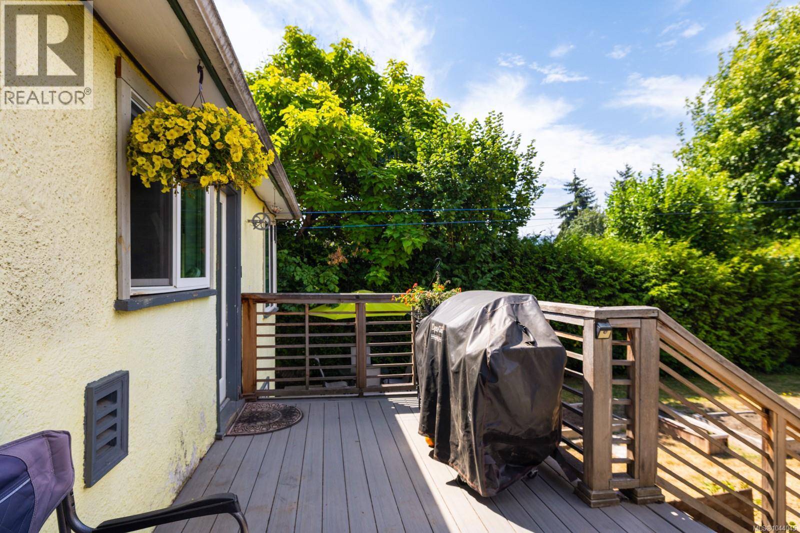 461 Howard Ave - 38