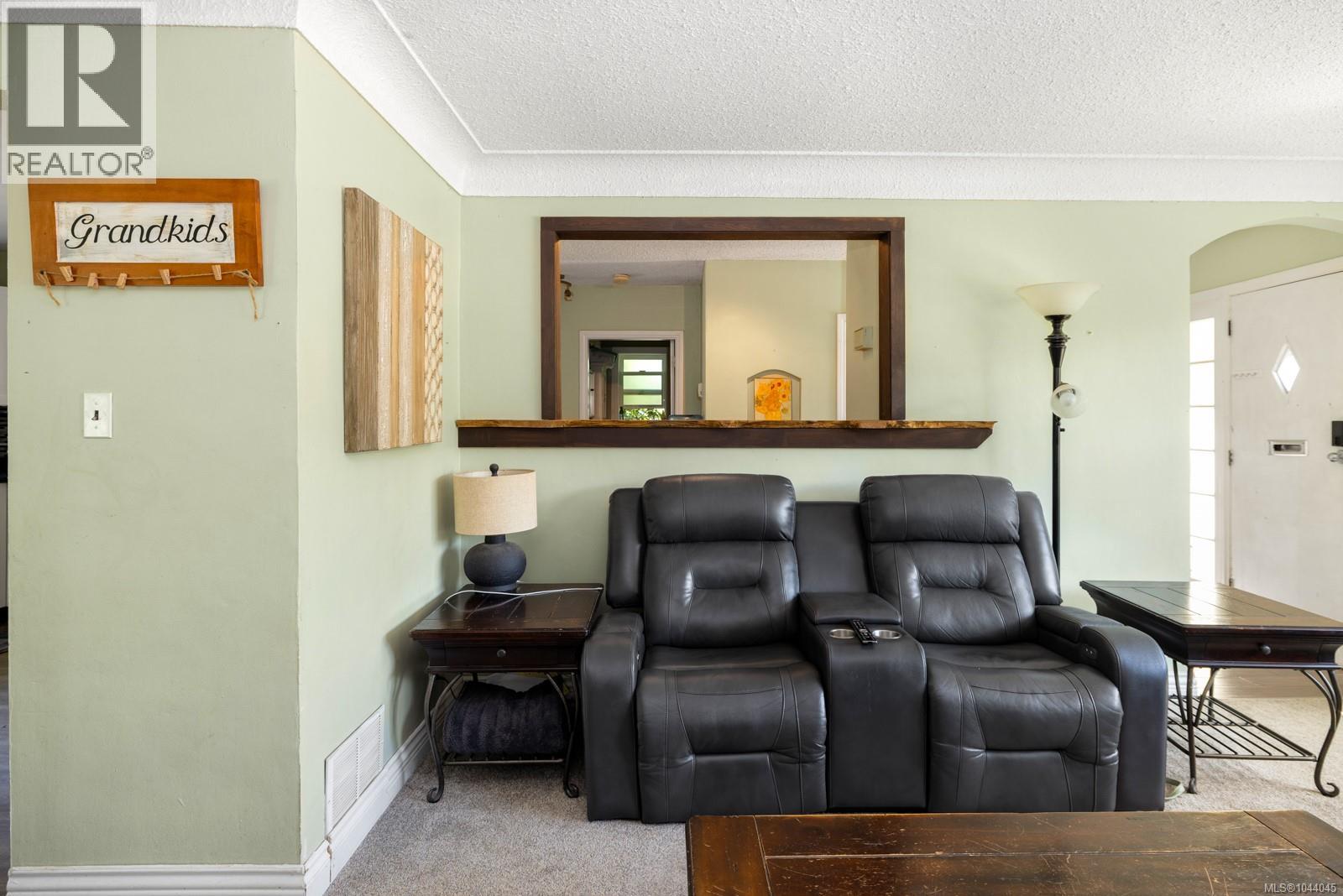 461 Howard Ave - 7