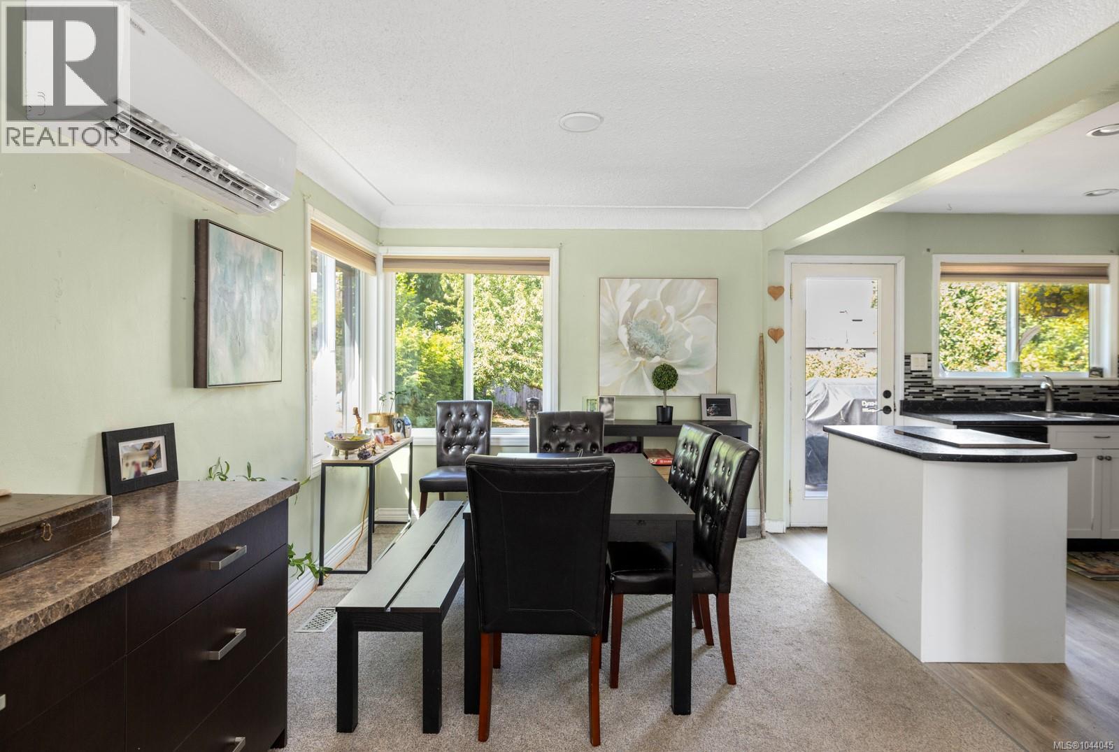 461 Howard Ave - 8