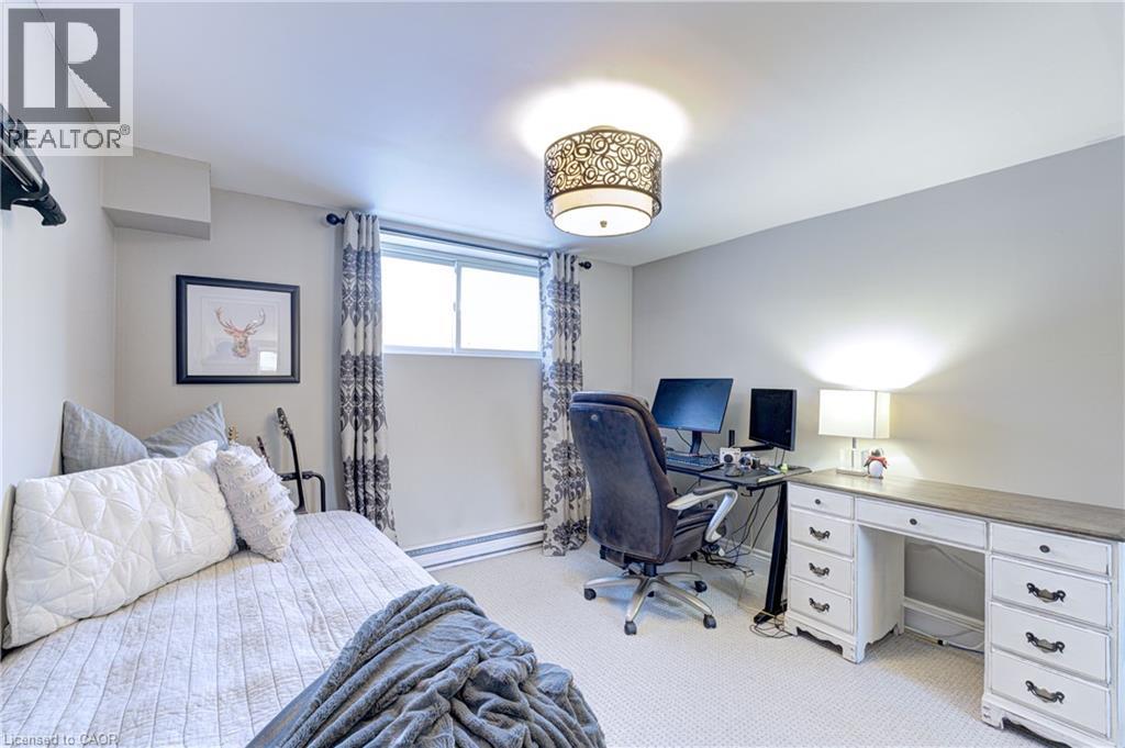 2225 WYANDOTTE Drive - 28