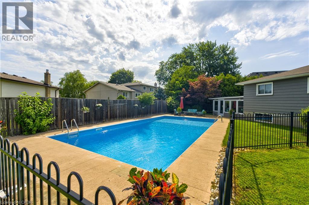 2225 WYANDOTTE Drive - 32