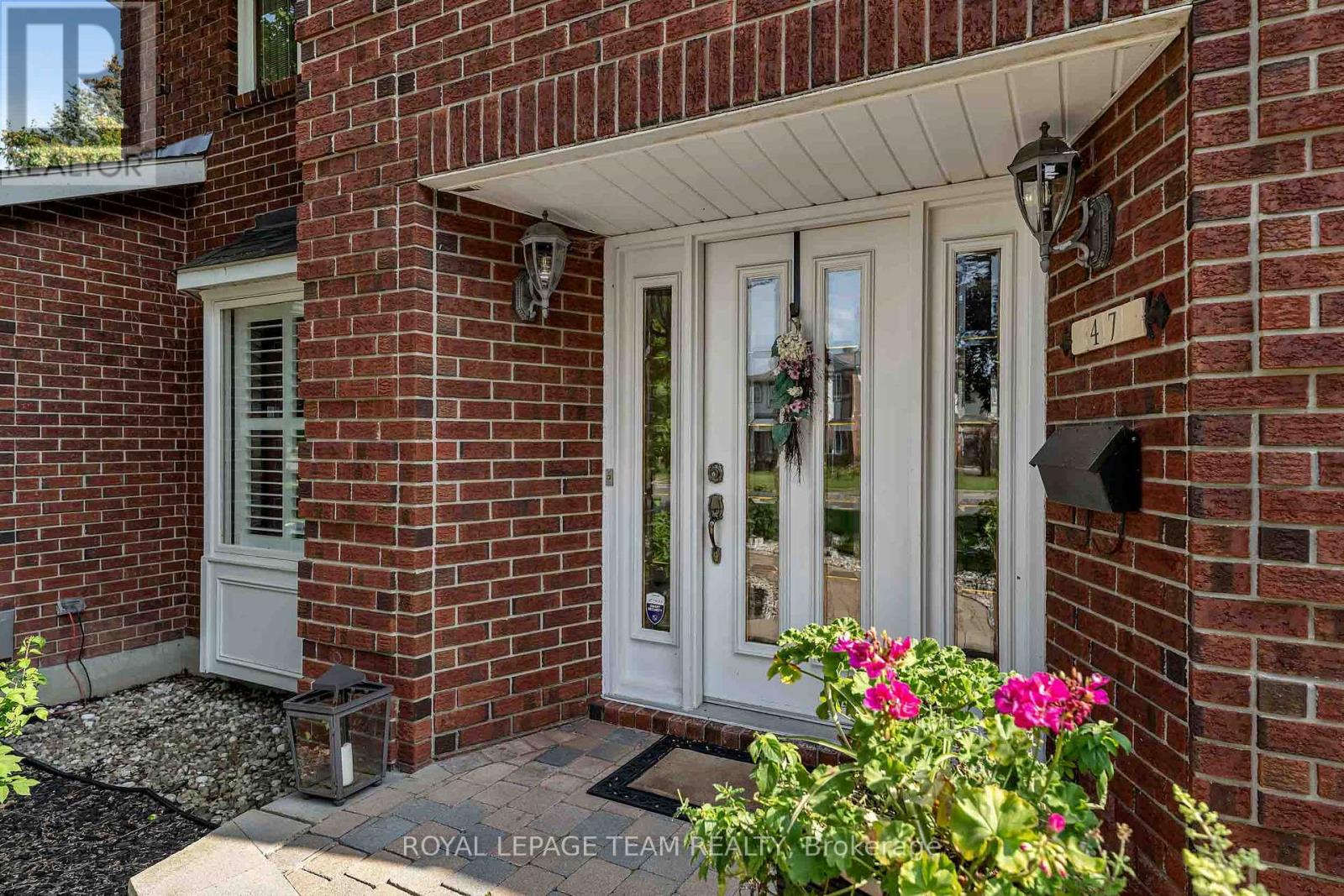 47 STAPLEDON CRESCENT - 2
