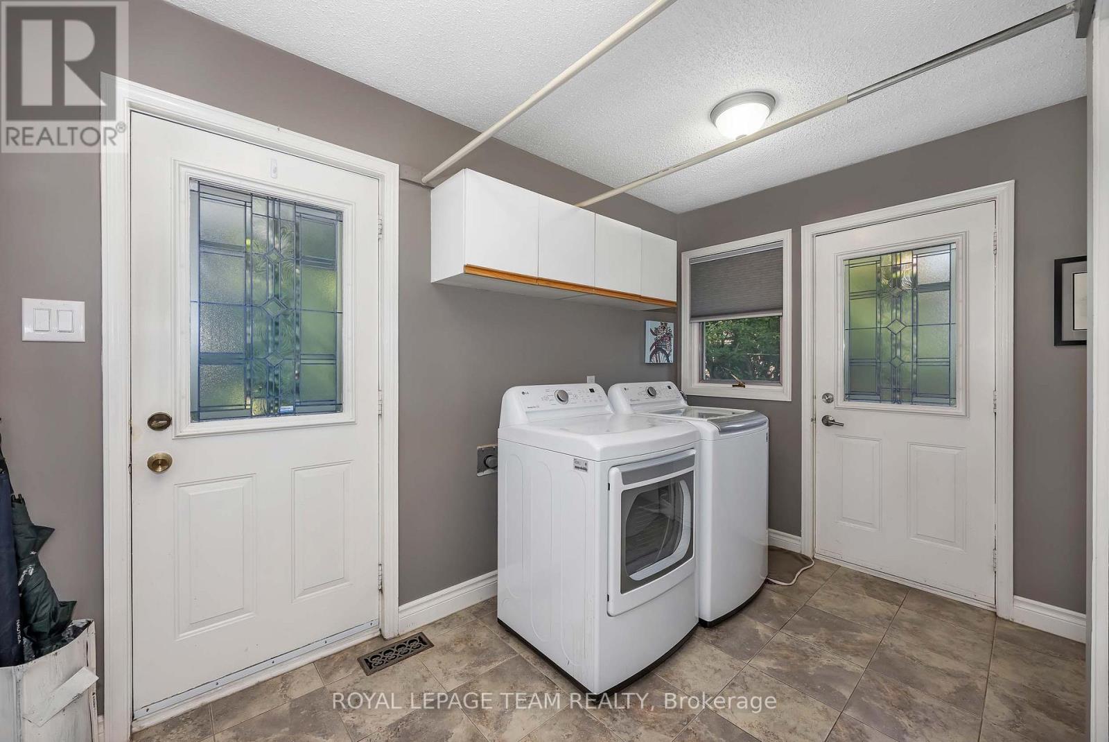 47 STAPLEDON CRESCENT - 24