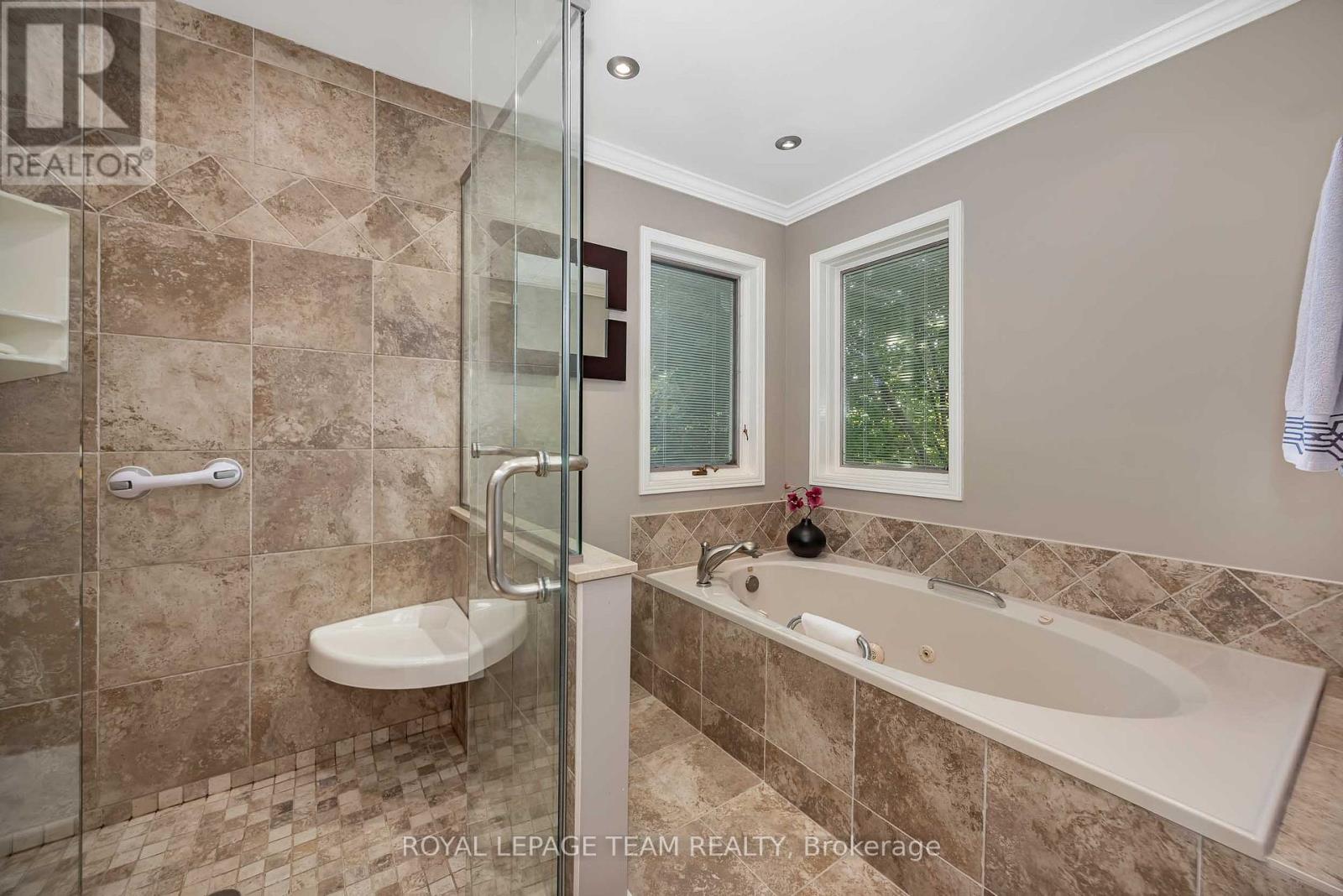 47 STAPLEDON CRESCENT - 33