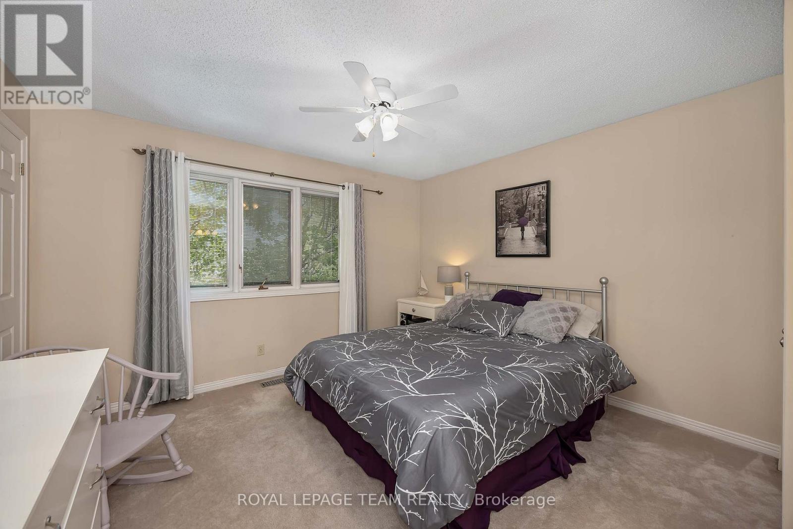 47 STAPLEDON CRESCENT - 35