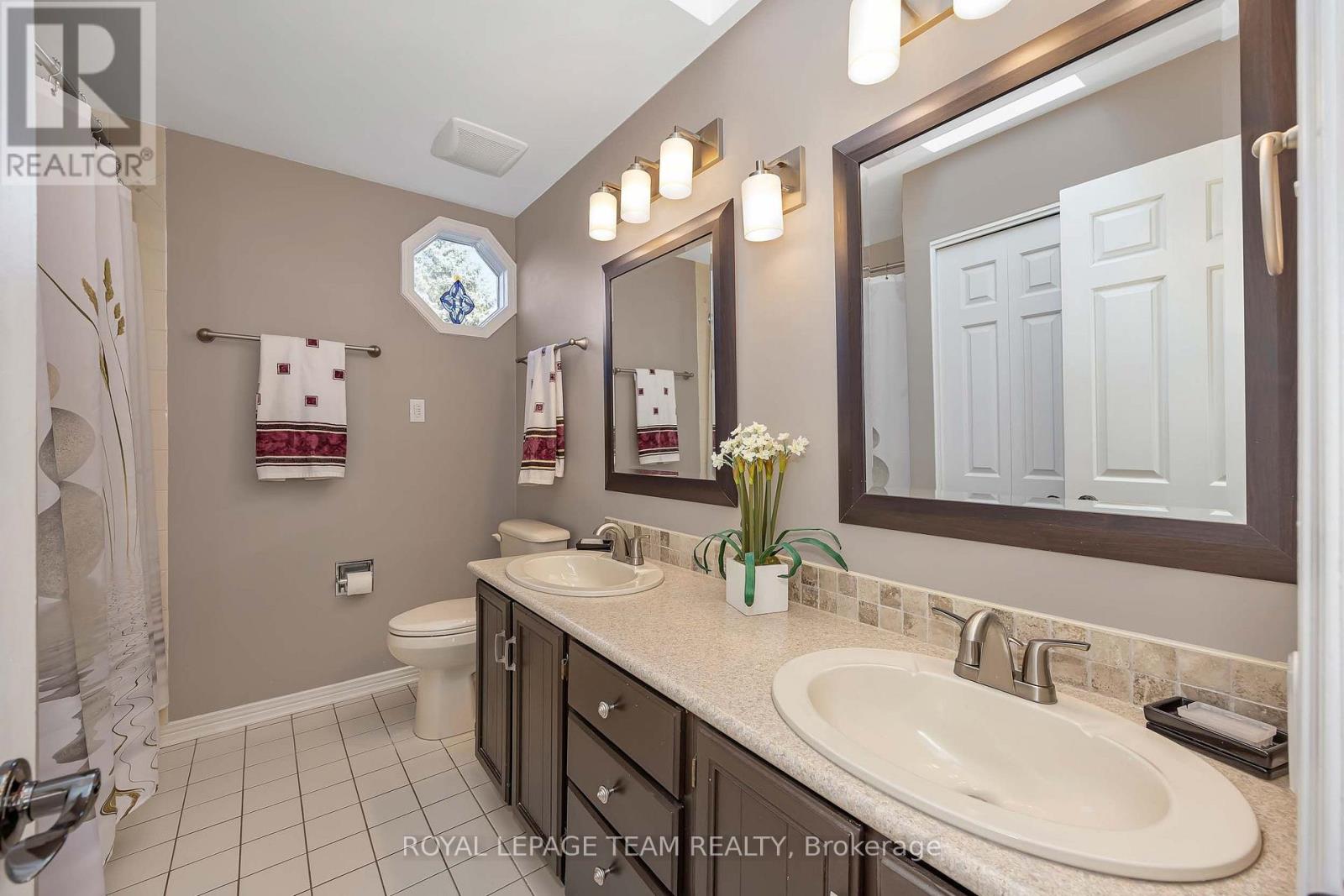 47 STAPLEDON CRESCENT - 39