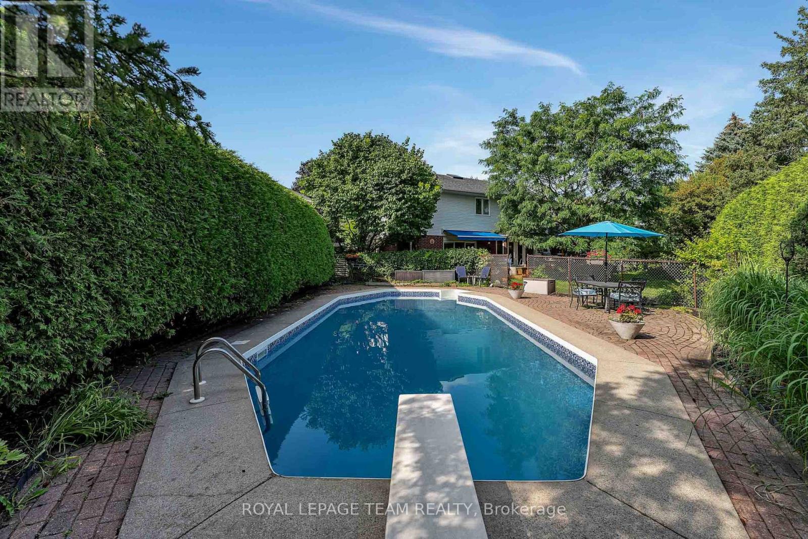 47 STAPLEDON CRESCENT - 45
