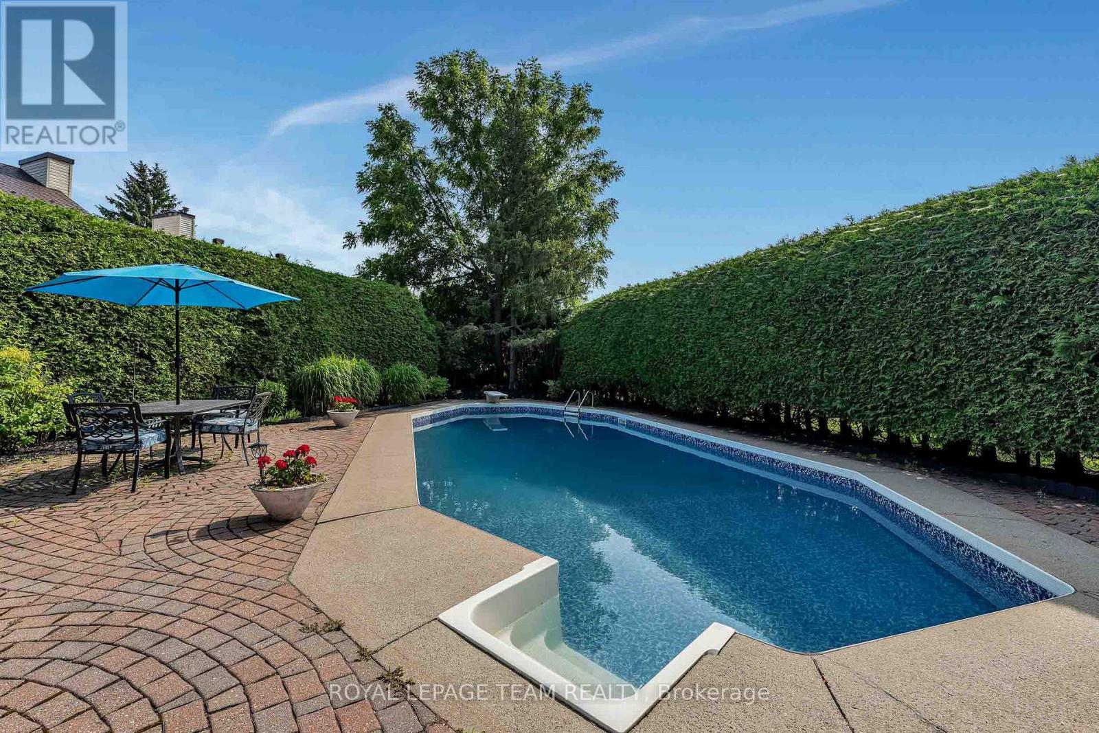47 STAPLEDON CRESCENT - 46