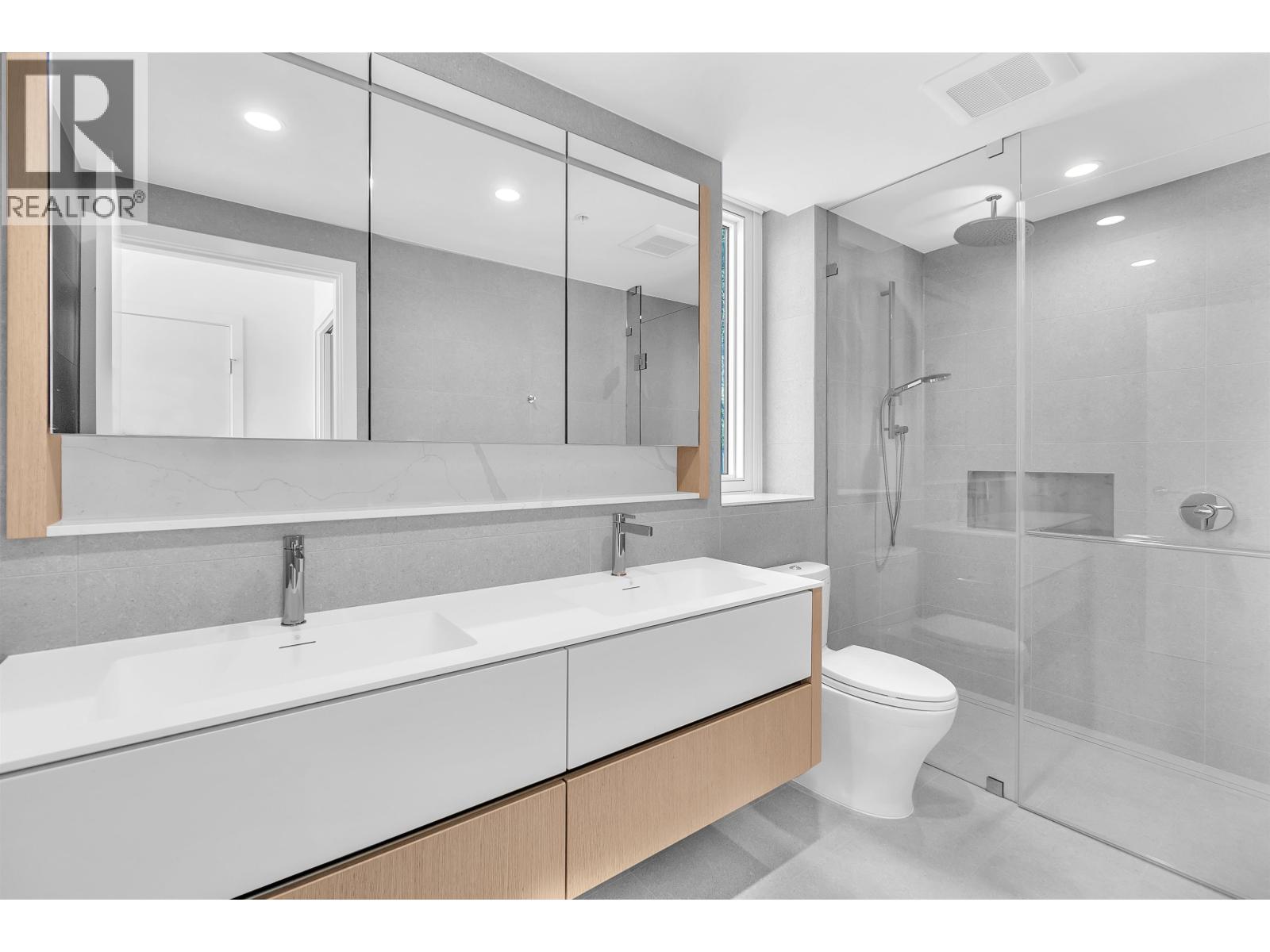 403 3963 UPLANDS WAY, West Vancouver