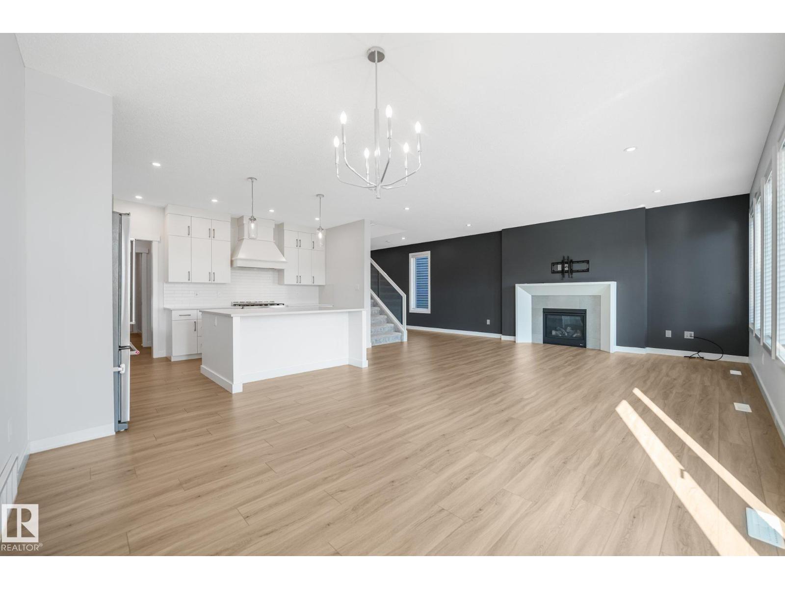 6404 176 AV NW - 13