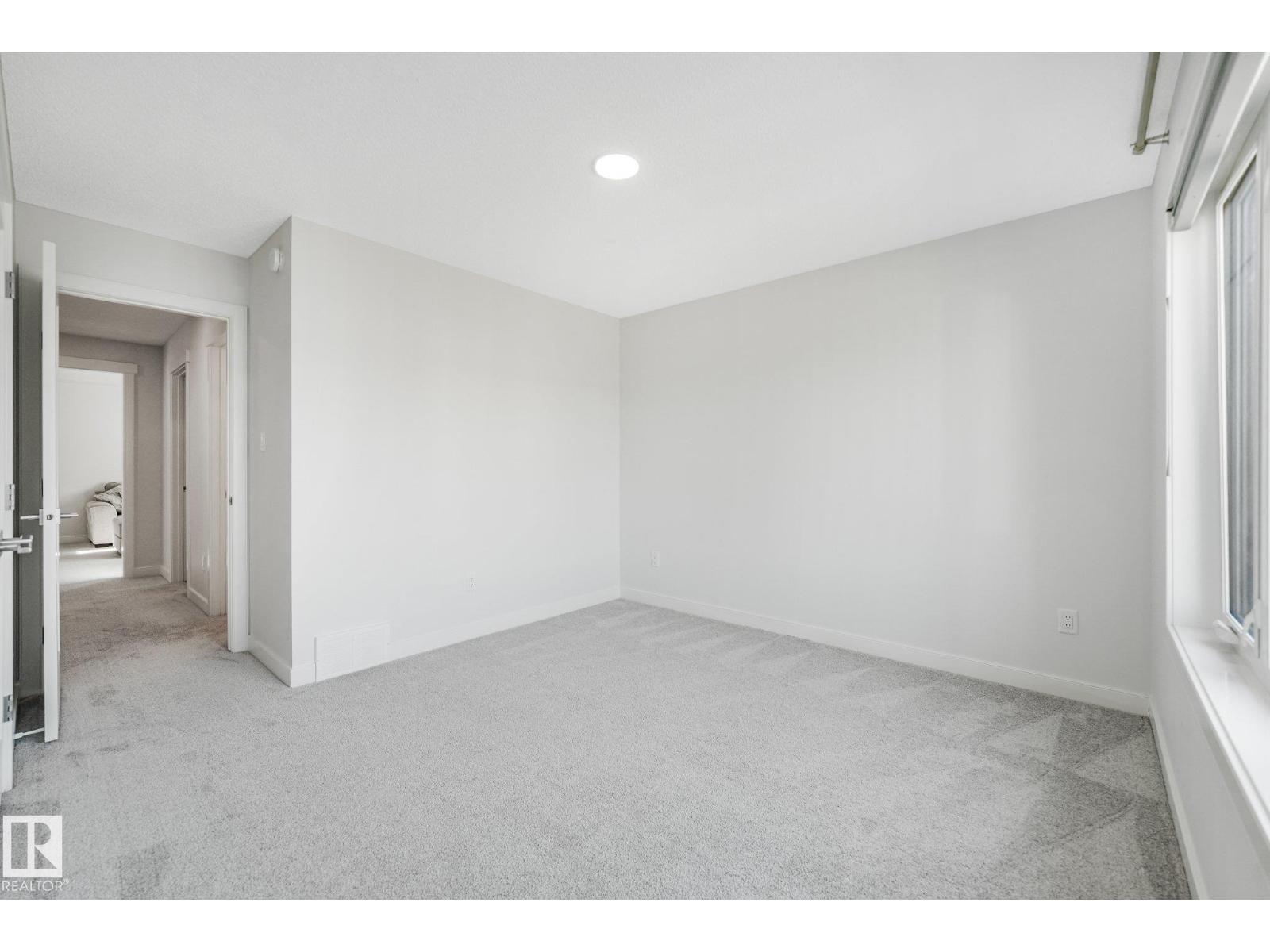 6404 176 AV NW - 40