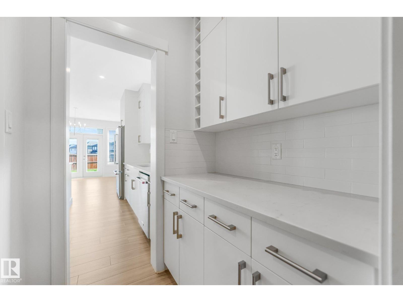 6404 176 AV NW - 19