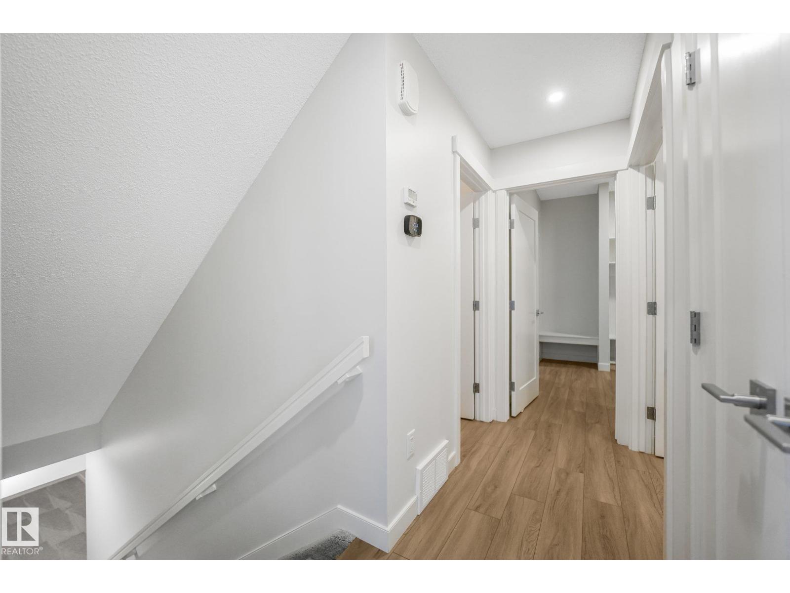 6404 176 AV NW - 24