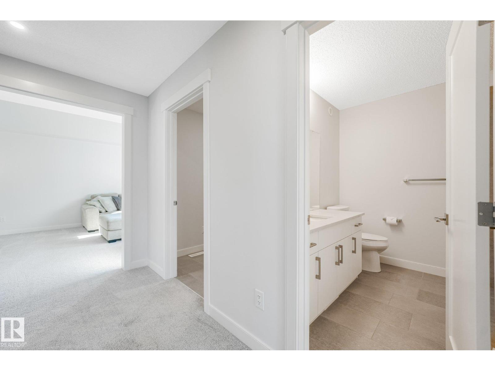 6404 176 AV NW - 31