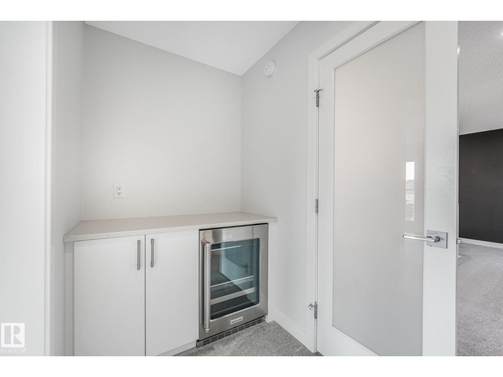 6404 176 AV NW - 47