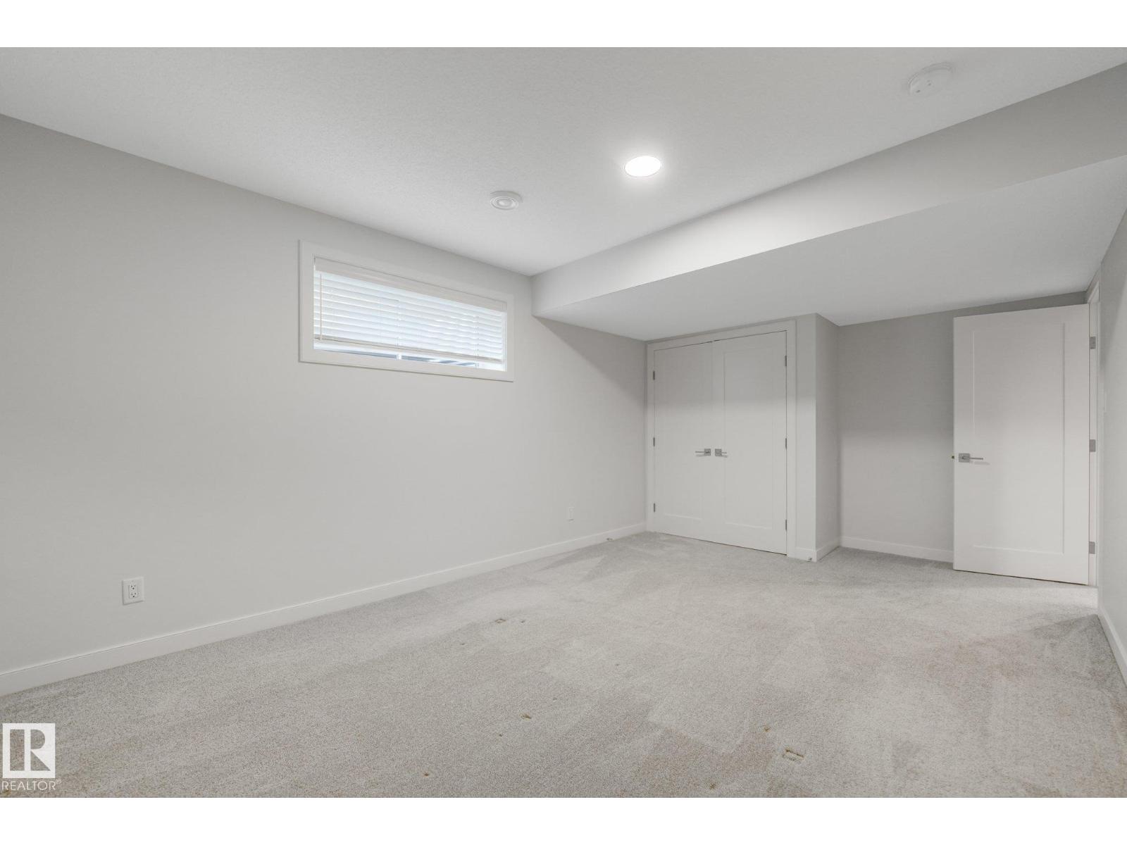 6404 176 AV NW - 61