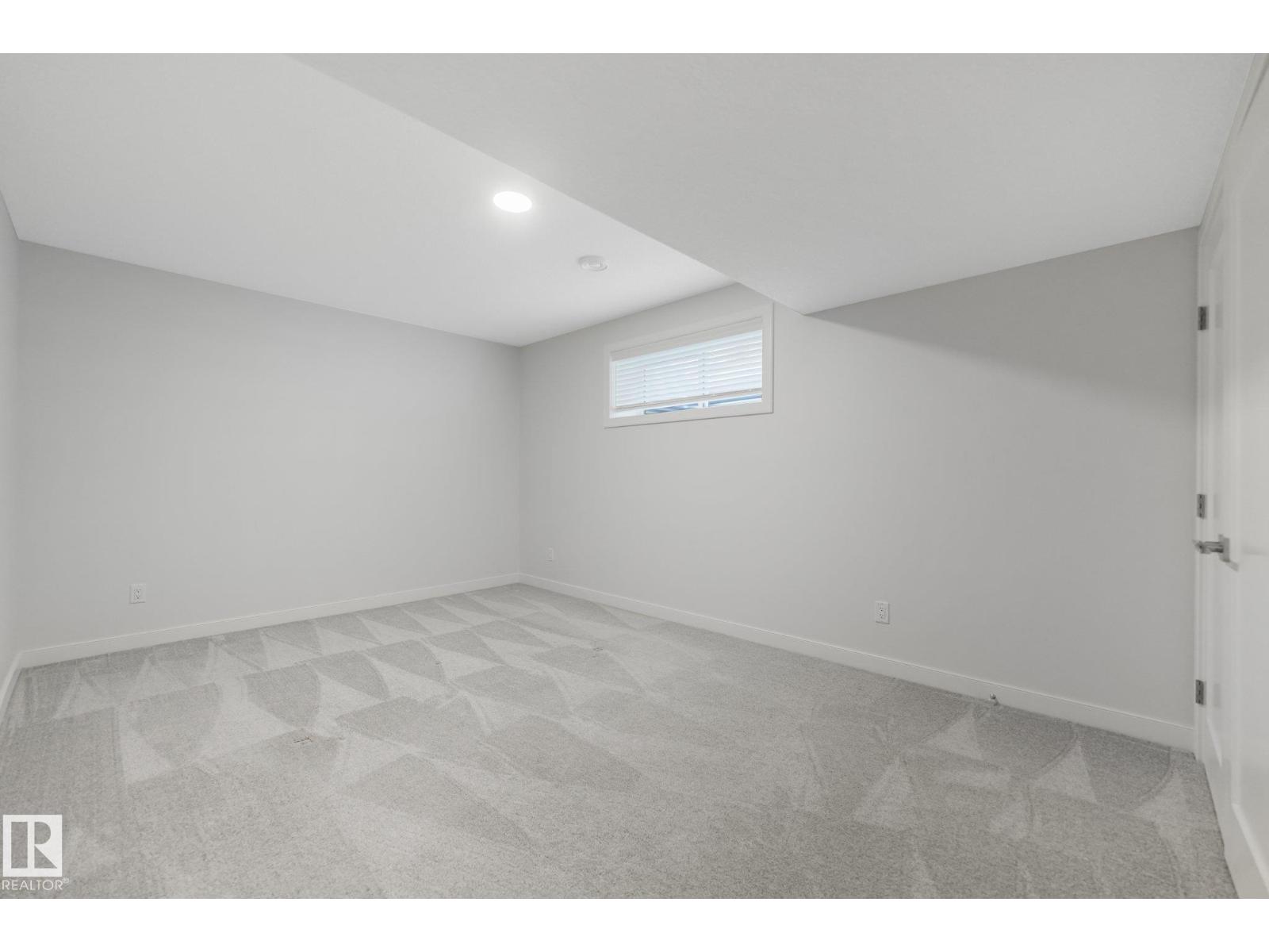 6404 176 AV NW - 60