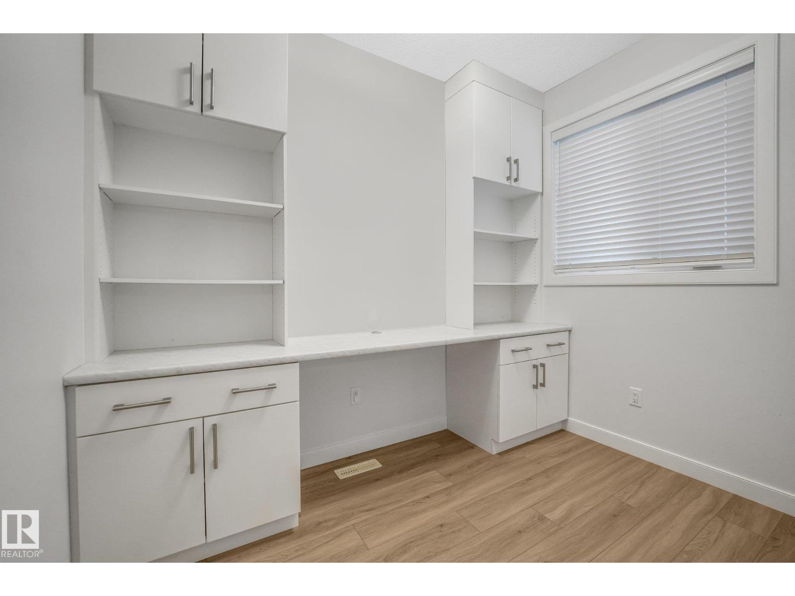 6404 176 AV NW - 26
