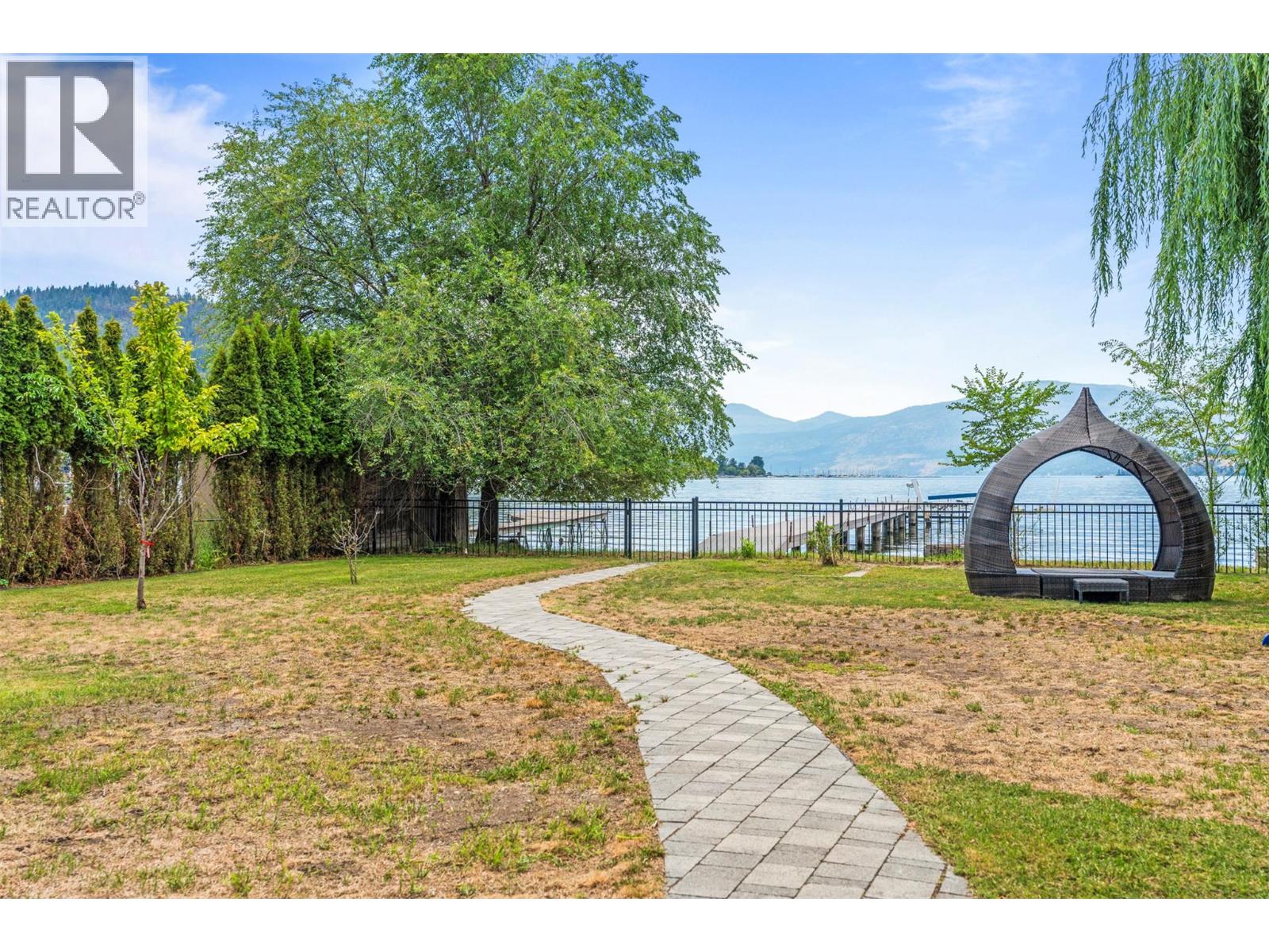 2640 Lakeshore Road, Vernon — photo 3