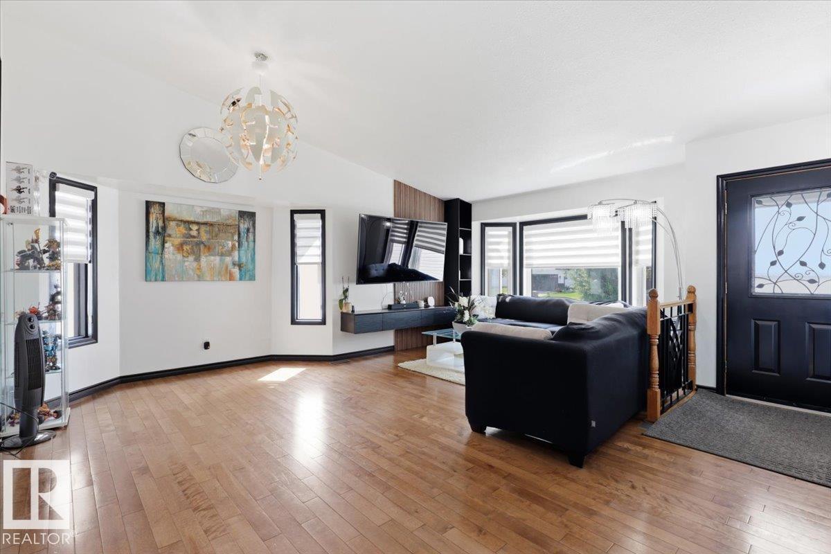 242 Northmount DR - 4